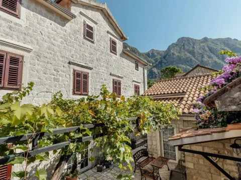 Sale, house, 240m², Risan, Kotor - image 2