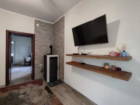 Izdavanje, dvosoban stan, 96m², Centar, Podgorica - image 10