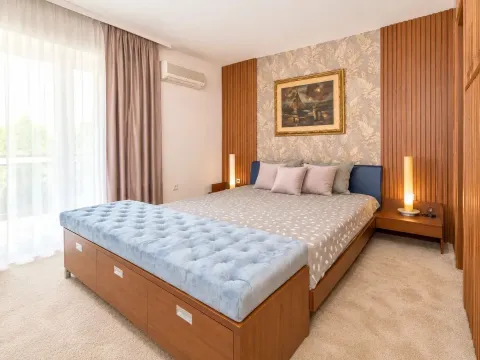 Rent, three bedroom apartment, 200m², Gorica C, Podgorica - image 10