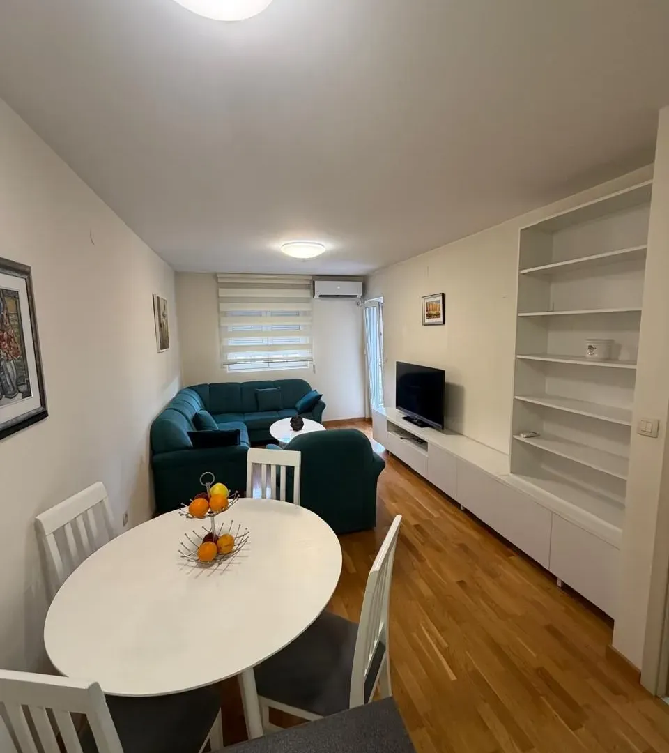 Izdavanje, dvosoban stan, 75m², Zagorič, Podgorica