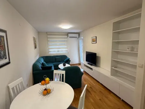 Izdavanje, dvosoban stan, 75m², Zagorič, Podgorica - image 2