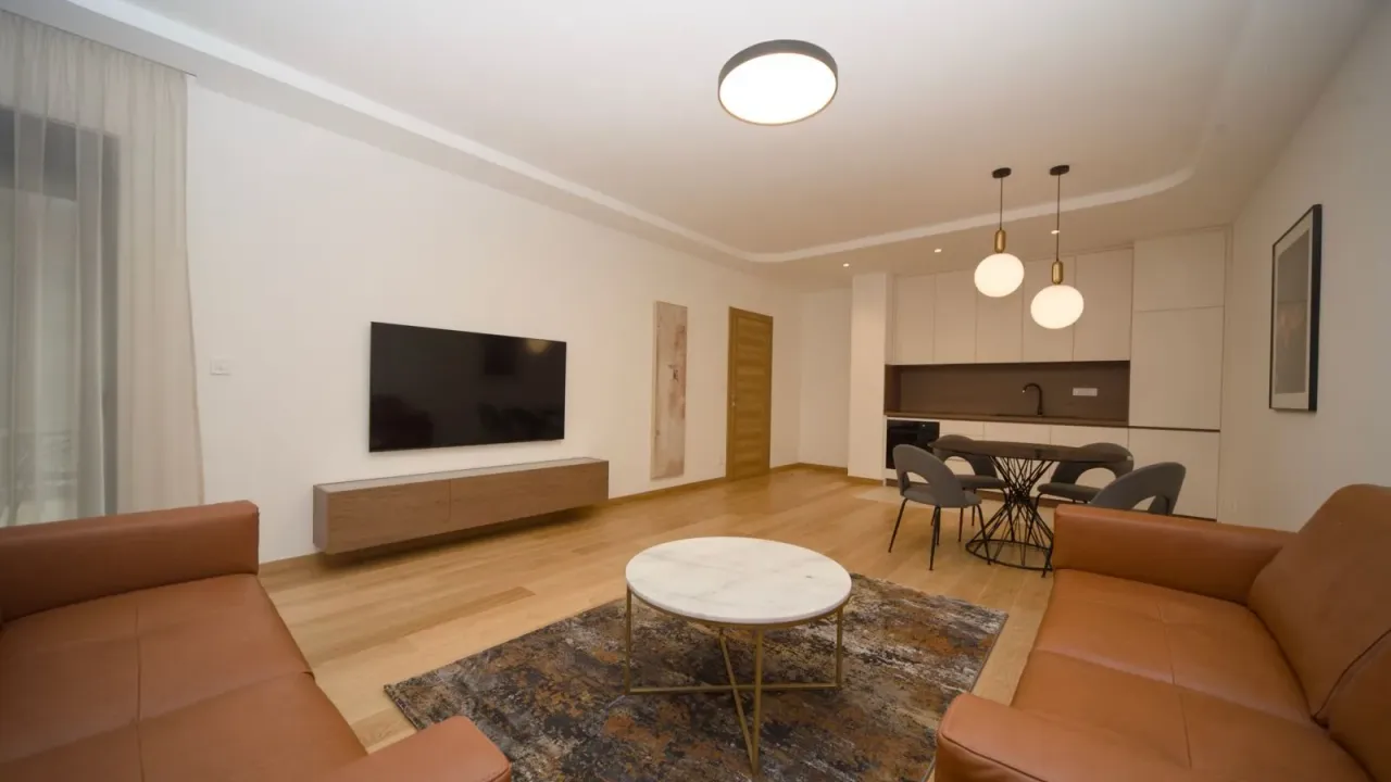 Izdavanje, dvosoban stan, 80m², City Kvart, Podgorica