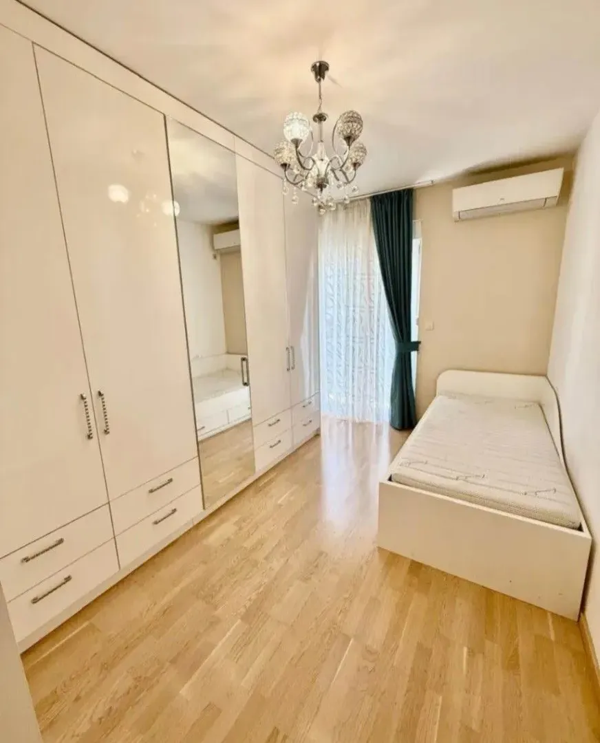 Izdavanje, trosoban stan, 100m², City Kvart, Podgorica