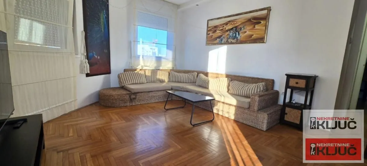 Izdavanje, dvosoban stan, 60m², Centar, Novi Sad