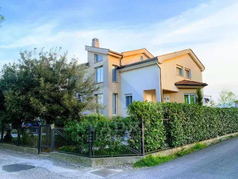 Rent, house, 240m², Donja Gorica, Podgorica - image 1