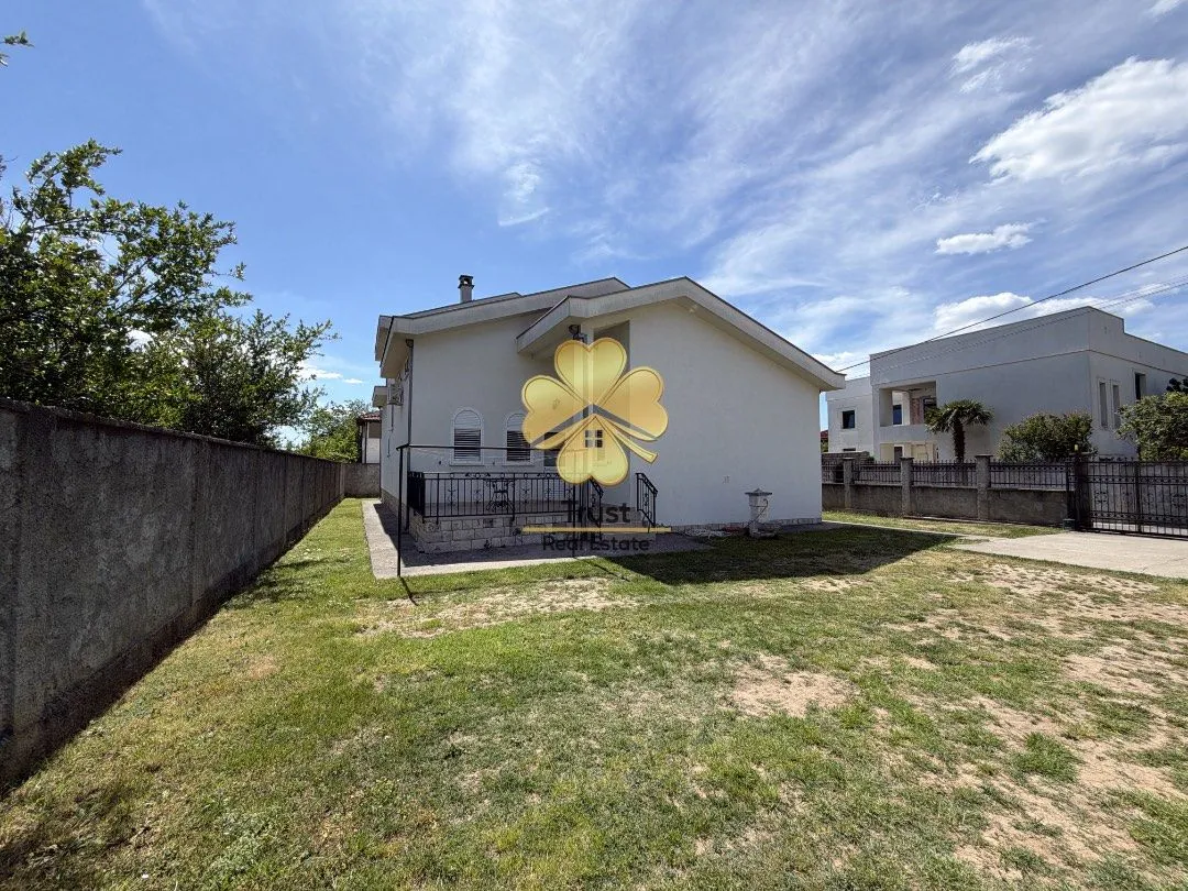 Izdavanje, kuća, 400m², Zlatica, Podgorica