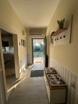 Izdavanje, trosoban stan, 100m², Kalimanj, Tivat - image 7