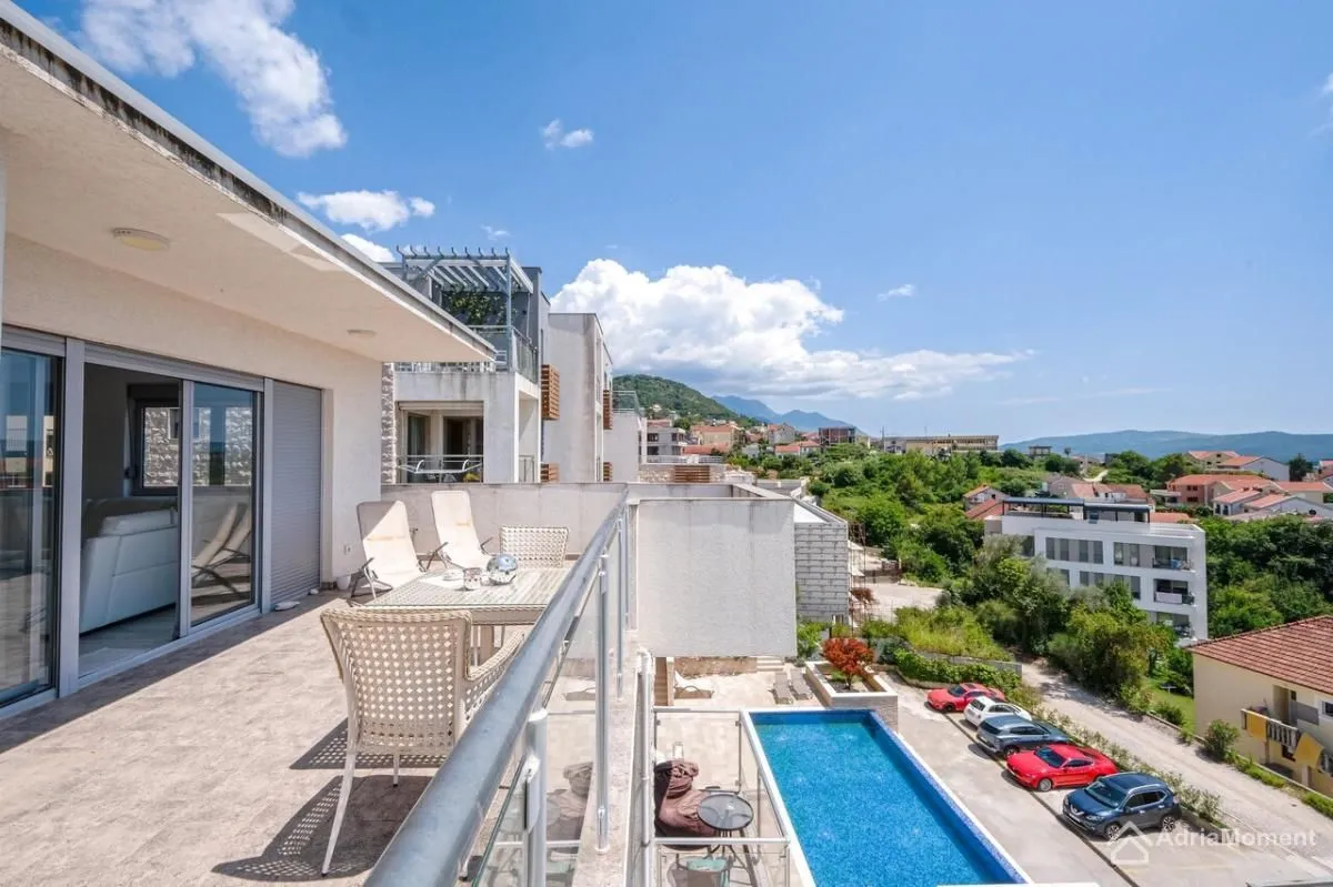 Prodaja, trosoban stan, 116m², Centar, Tivat