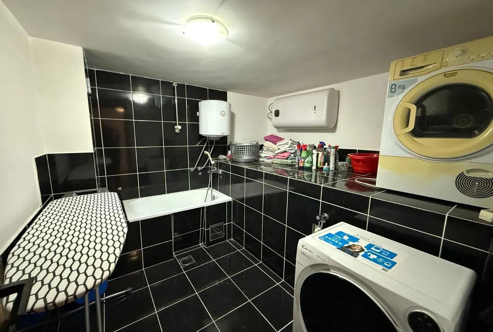 Izdavanje, stan, 300m², Gorica C, Podgorica