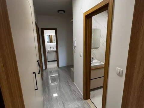 Prodaja, dvosoban stan, 72m², New City, Podgorica - image 7