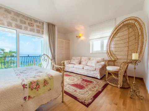 Izdavanje, kuća, 350m², Budva, Crna Gora - image 17