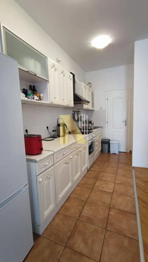 Izdavanje, dvosoban stan, 62m², Centar, Novi Sad
