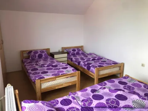 Izdavanje, trosoban stan, 112m², Centar, Inđija - image 8