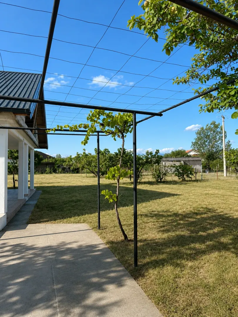 Izdavanje, kuća, 100m², Golubovci, Podgorica