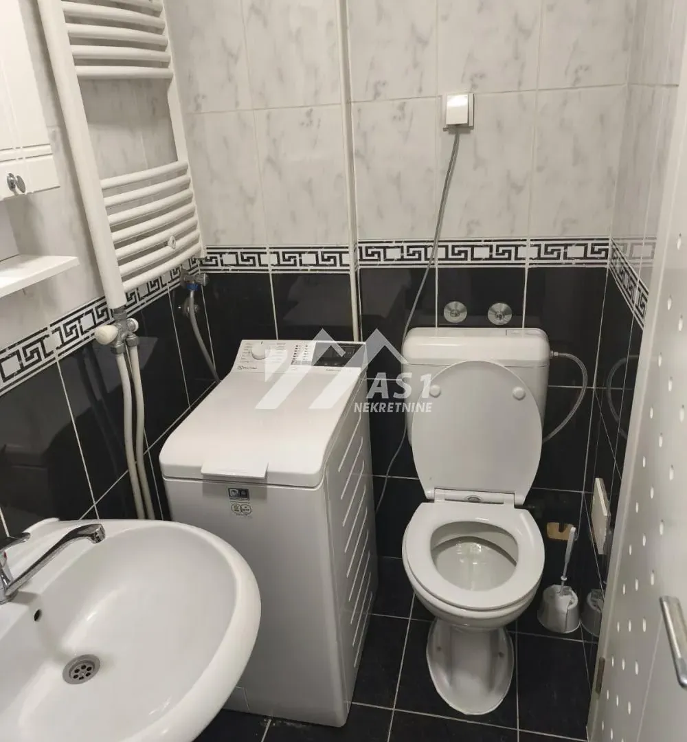Izdavanje, jednosoban stan, 27m², Bulevar Evrope, Novi Sad Sve Podlokacije