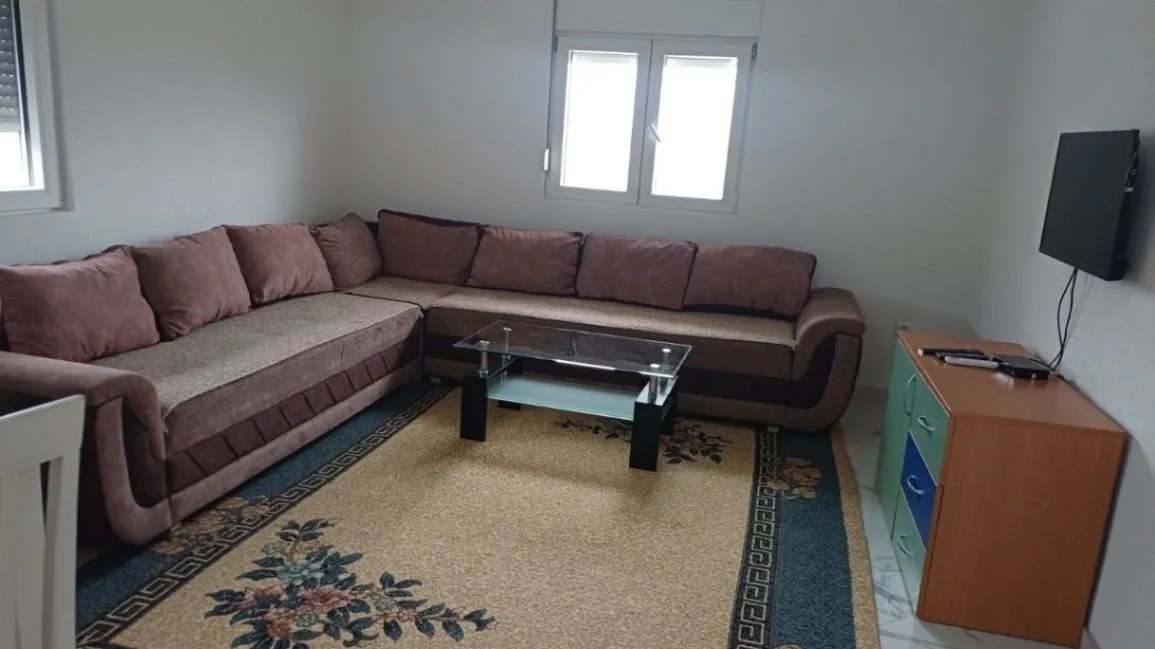Izdavanje, dvosoban stan, 90m², Kakaricka Gora, Podgorica