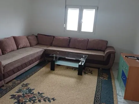 Izdavanje, dvosoban stan, 90m², Kakaricka Gora, Podgorica