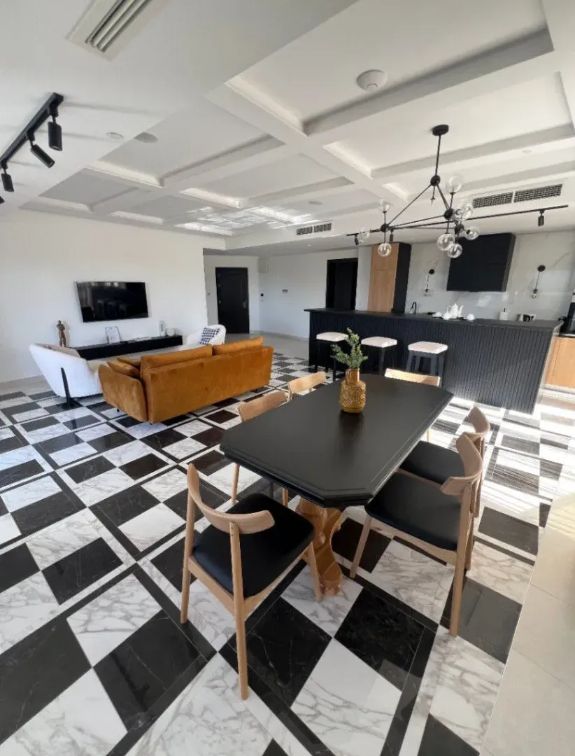 Izdavanje, jednosoban stan, 126m², Soho City, Bar