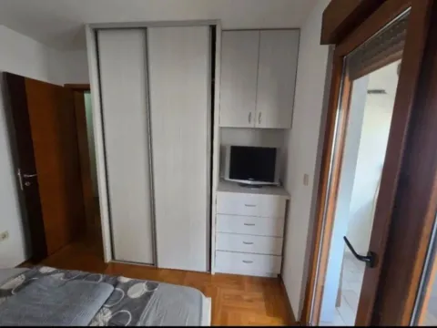 Izdavanje, dvosoban stan, 70m², Stari Aerodrom, Podgorica - image 7