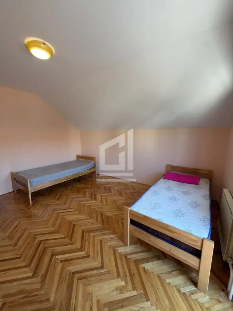 Rent, house, 220m², Stari Aerodrom, Podgorica