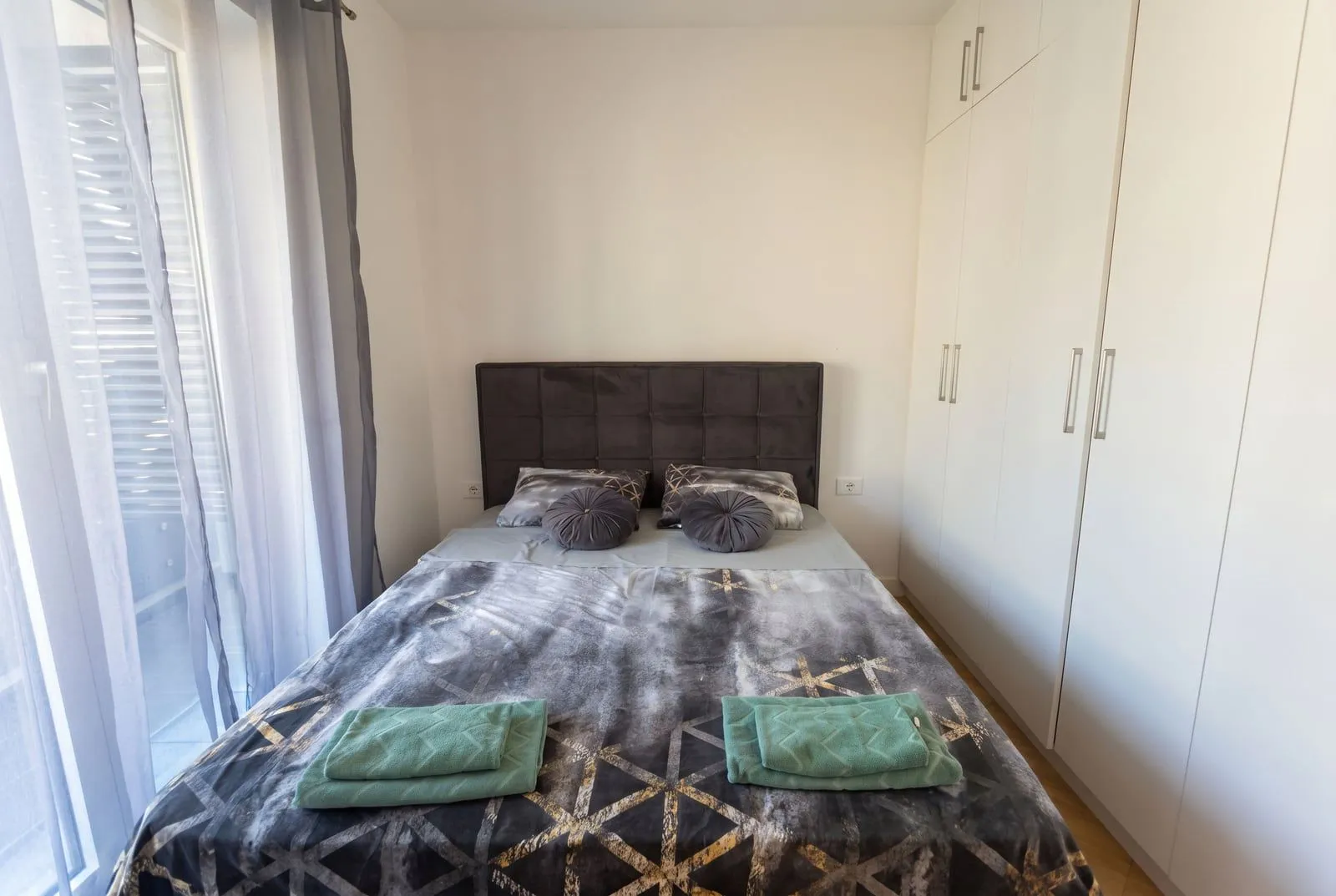 Izdavanje, jednosoban stan, 33m², Bečići, Budva