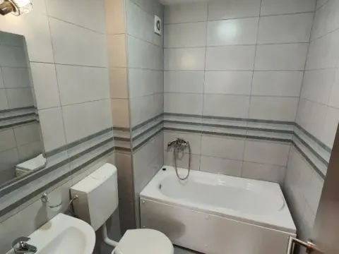 Izdavanje, dvosoban stan, 73m², Tuški Put, Podgorica - image 11