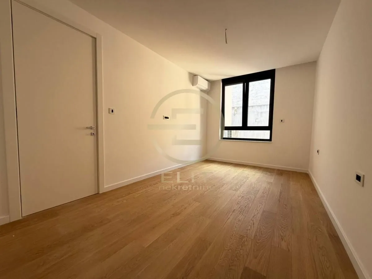 Izdavanje, stan, 126m², Stari grad, Novi Sad