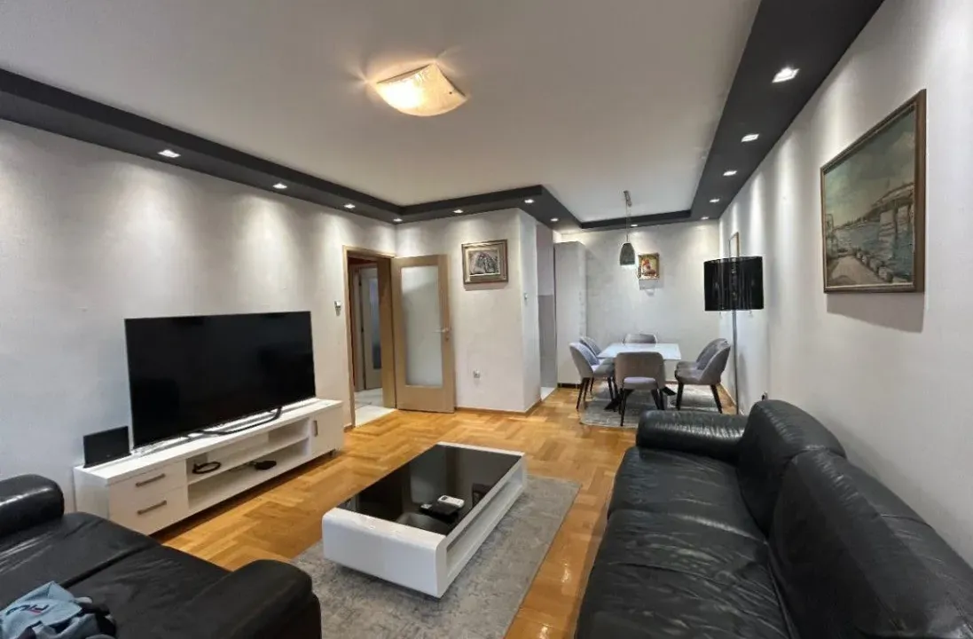 Izdavanje, dvosoban stan, 76m², Preko Morače, Podgorica