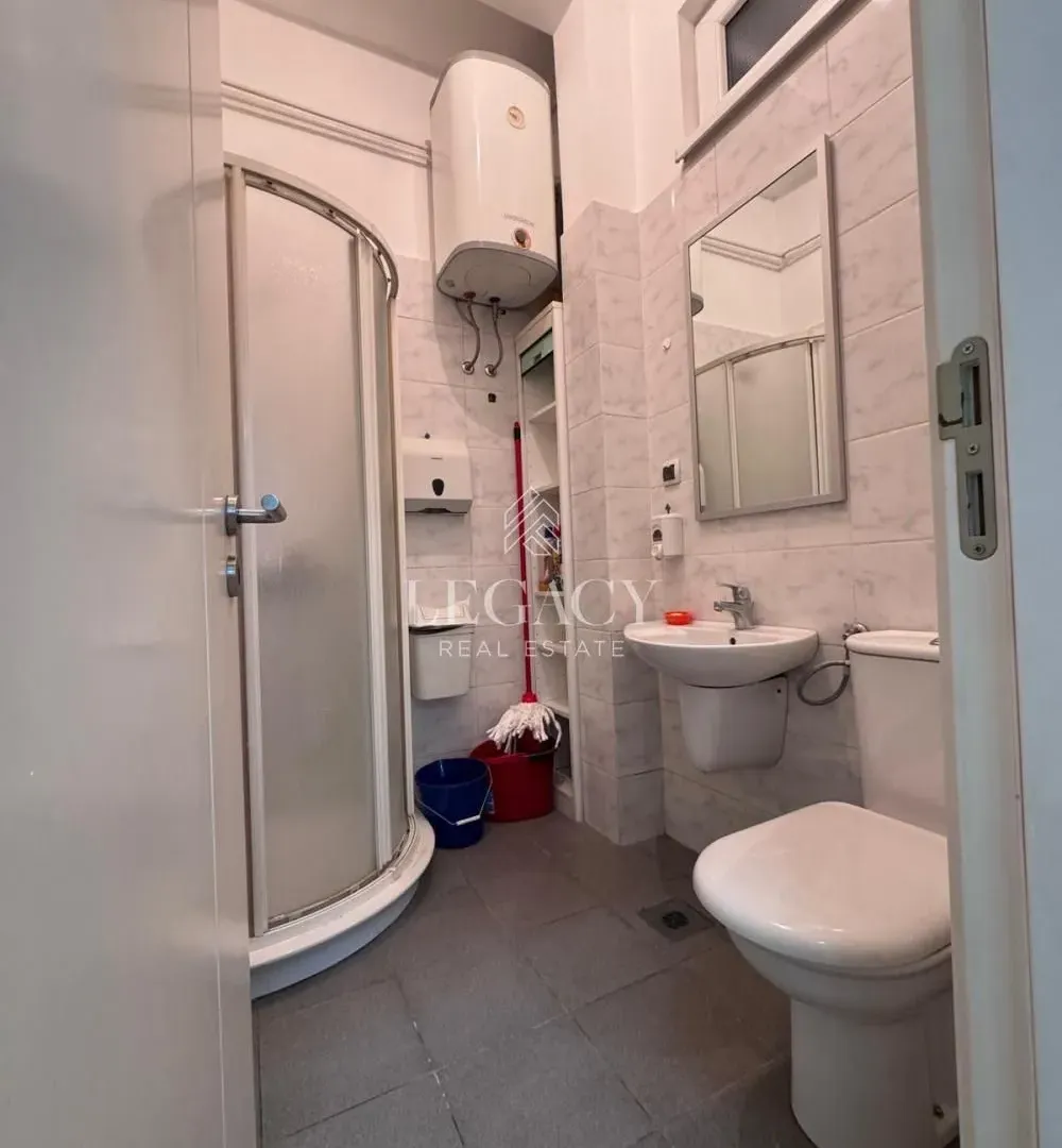 Rent, office space, 64m², Južni Bulevar, Vračar Sve Podlokacije