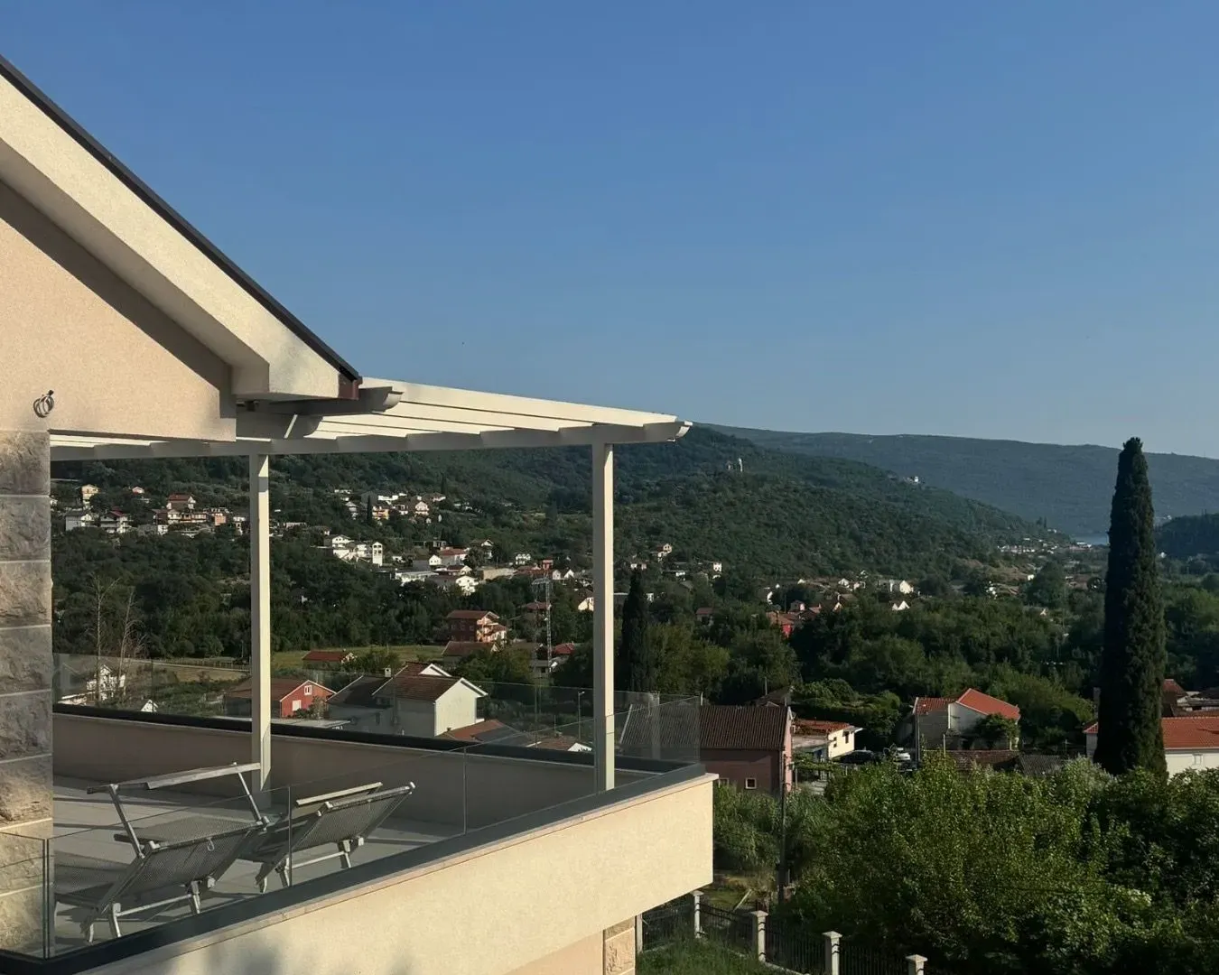 Izdavanje, kuća, 200m², Zelenika, Herceg Novi