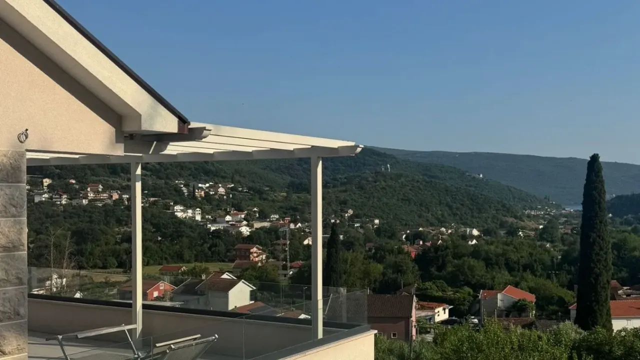 Izdavanje, kuća, 200m², Zelenika, Herceg Novi