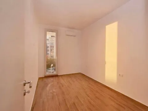 Sale, one bedroom apartment, 76m², Bečići, Budva - image 5