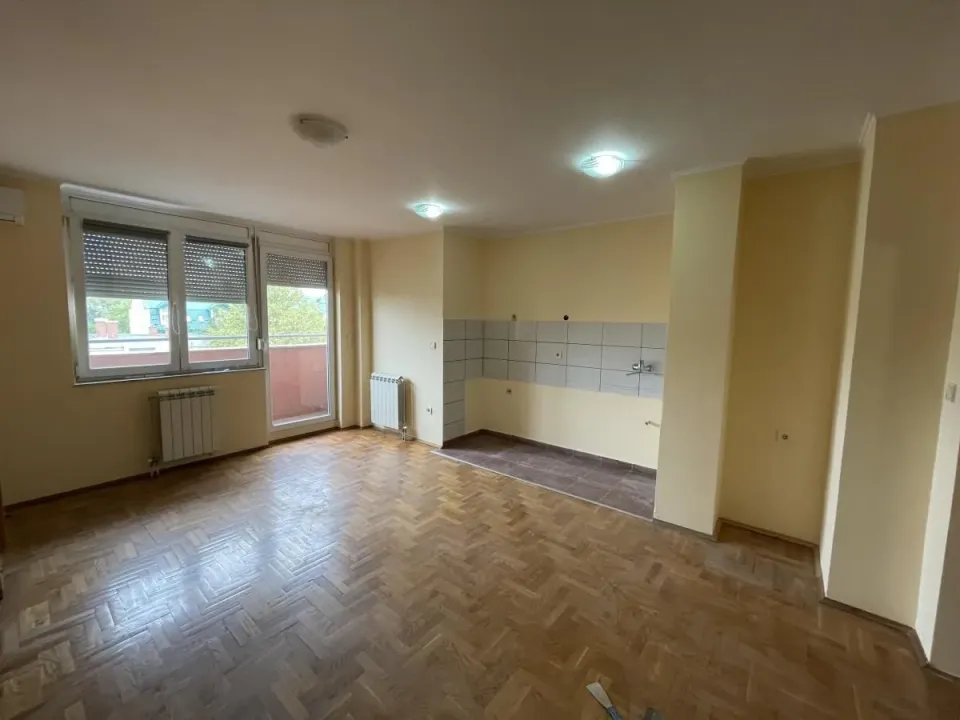 Izdavanje, četvorosoban stan, 103m², Nova Detelinara, Novi Sad Sve Podlokacije