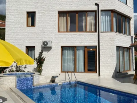 Prodaja,  ugostiteljski objekat, 303m2, Trebešin, Herceg Novi