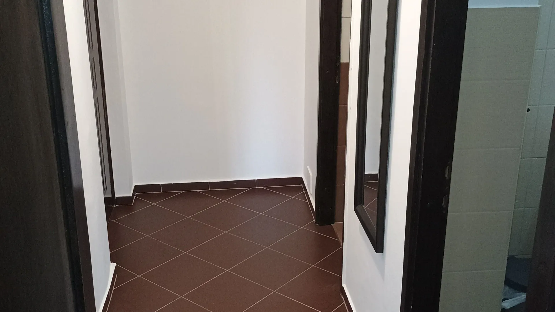 Izdavanje, jednosoban stan, 47m², Centar, Cetinje