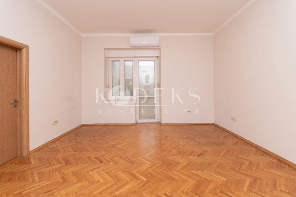 Rent, office space, 91m², Centar, Podgorica