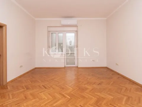 Izdavanje, poslovni prostor, 91m², Centar, Podgorica - image 9