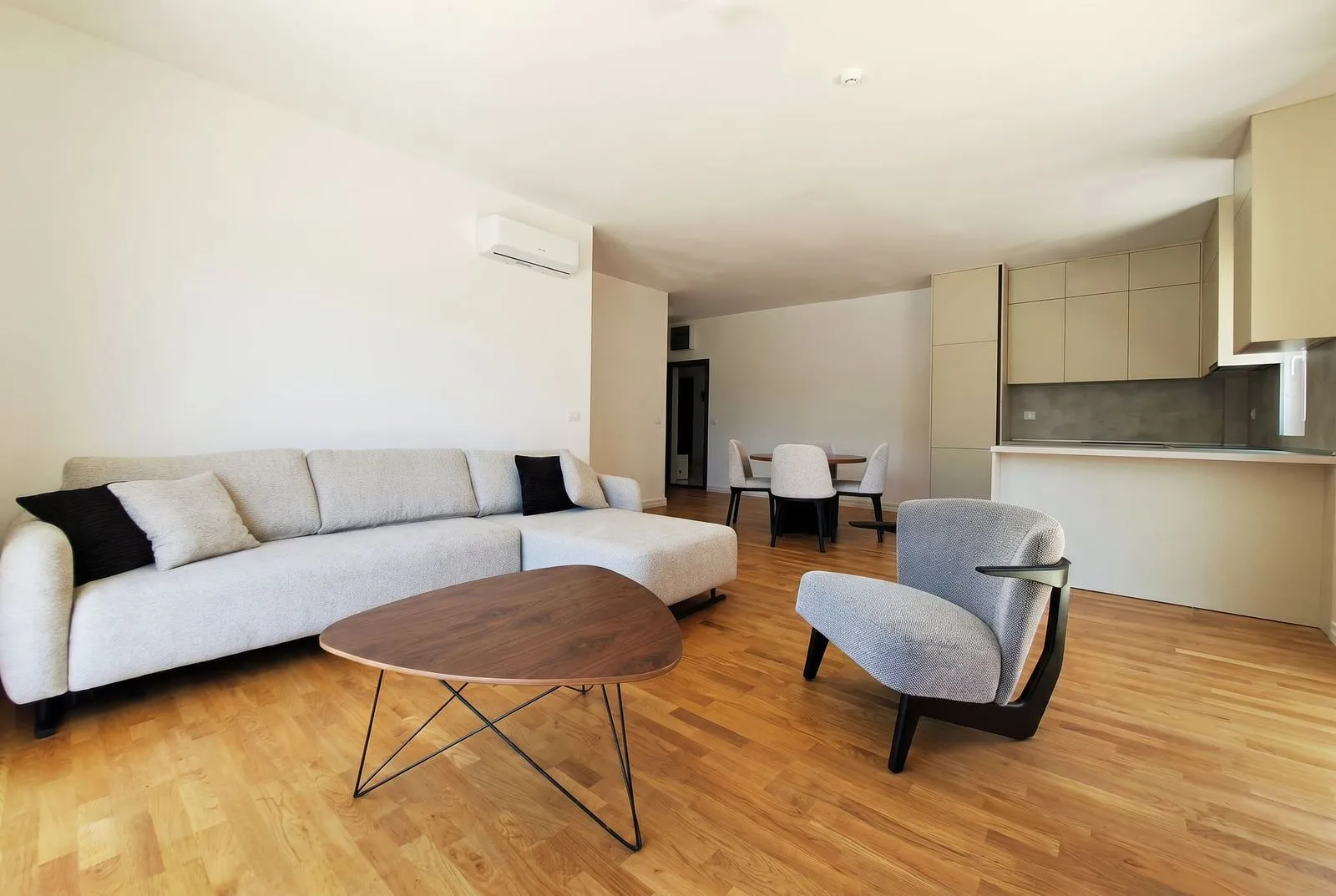 Prodaja, dvosoban stan, 63m², Sutomore, Bar