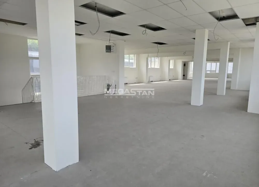 Rent, office space, 600m², Žarkovo, Beograd