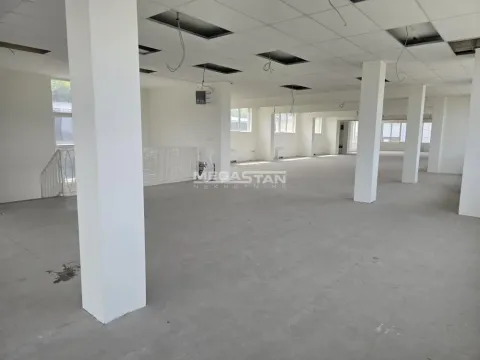 Rent, office space, 600m², Žarkovo, Beograd - image 1