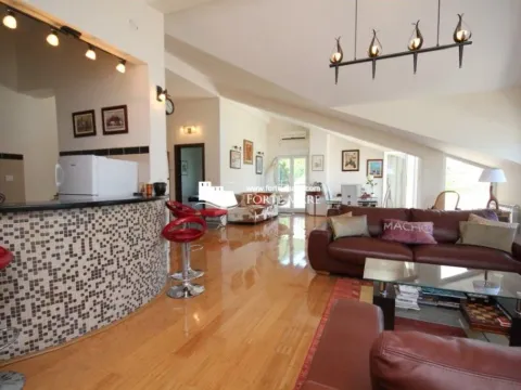 Prodaja, četvorosoban stan, 127m², Njivice, Herceg Novi - image 7