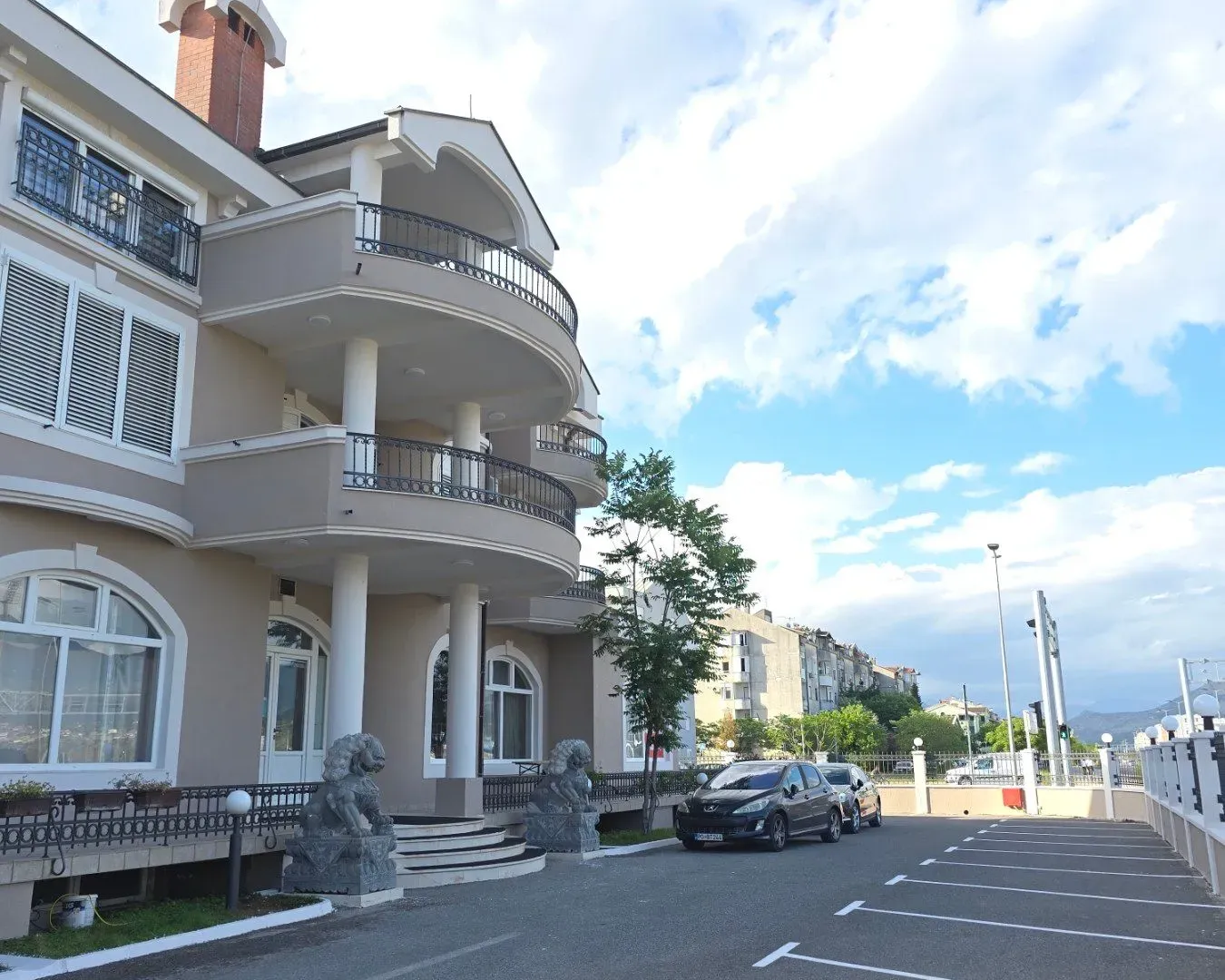 Rent, office space, 500m², Stari Aerodrom, Podgorica