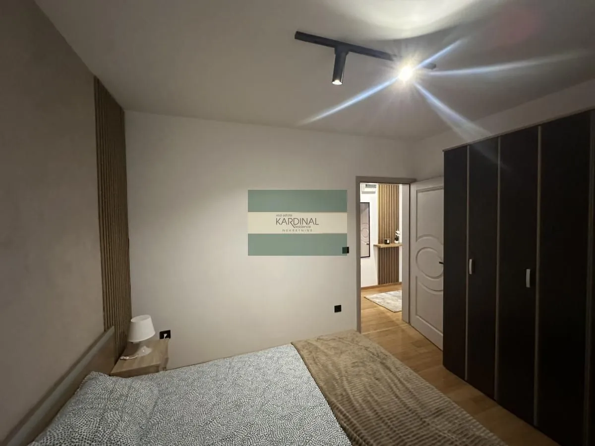 Izdavanje, dvosoban stan, 52m², Centar, Kragujevac