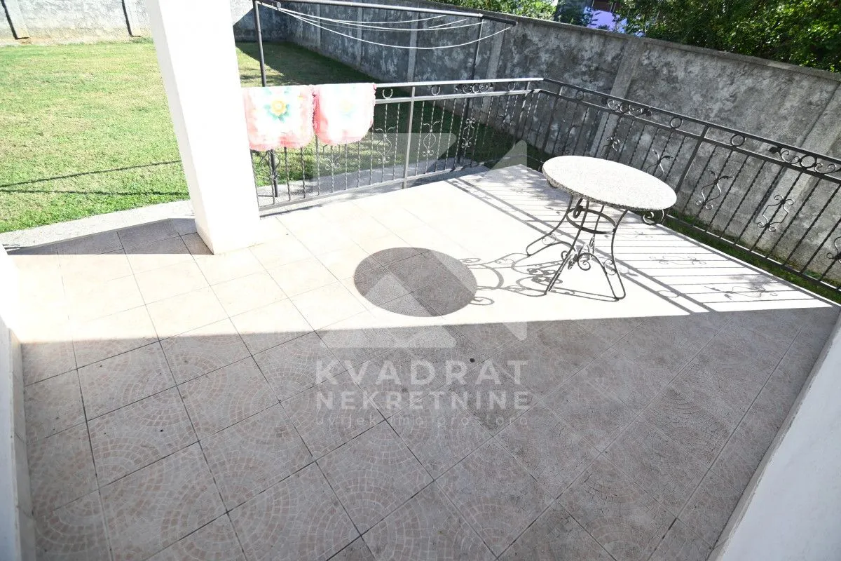 Rent, house, 400m², Zlatica, Podgorica