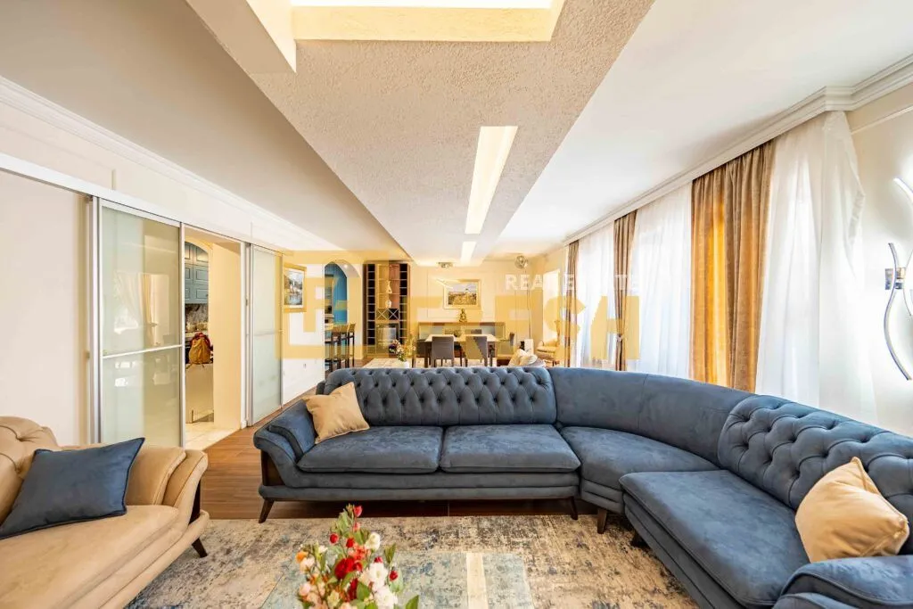 Prodaja, trosoban stan, 202m², Gorica C, Podgorica