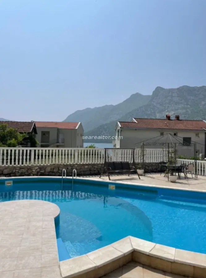 Sale, office space, 189m², Risan, Kotor