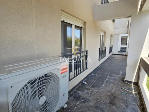 Izdavanje, trosoban stan, 96m², City Kvart, Podgorica - image 11