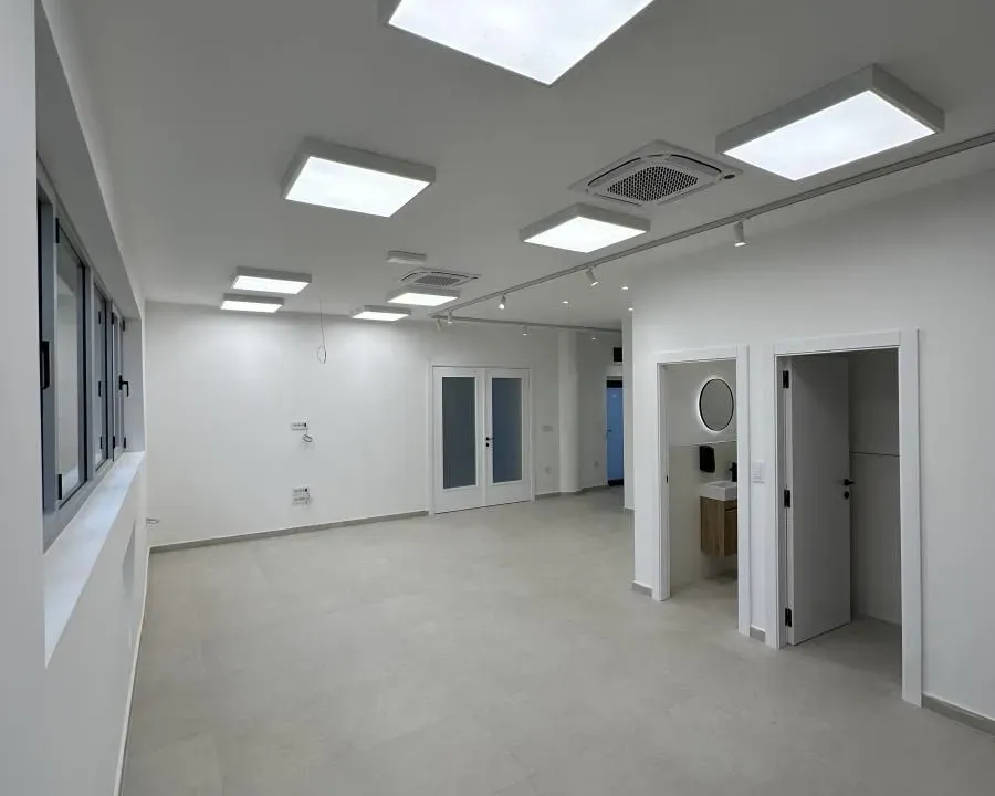 Izdavanje, poslovni prostor, 95m², Čukarica, Beograd