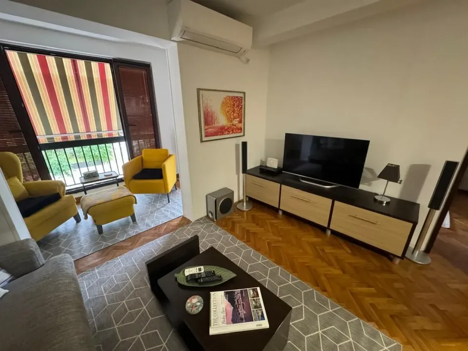 Izdavanje, dvosoban stan, 55m², Budva, Crna Gora