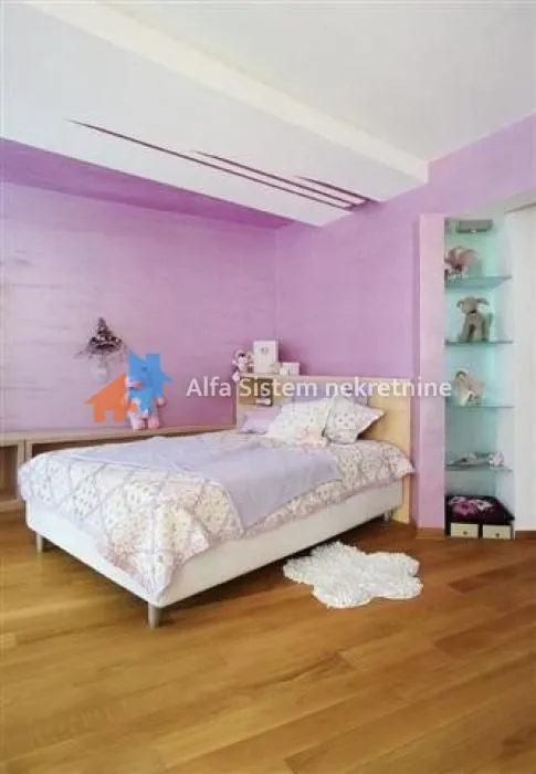 Rent, house, 365m², Uciteljsko Naselje, Zvezdara Sve Podlokacije